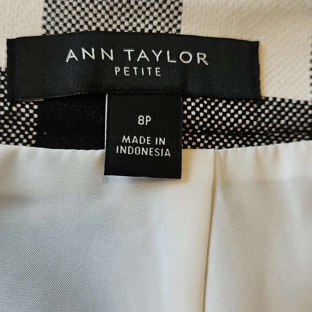 👗Ann Taylor Black and White Plaid Pencil Skirt